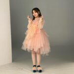 Akari Kito Instagram - 🍑発売まであと6日🍑 本日はジャケット写真撮影時の オフショットを公開📷 指ハートポーズの鬼頭さん💕 ドレスがとってもお似合いです👗 #鬼頭明里 5thシングル 「Magie×Magie」10月11日発売❗️ https://kitoakari.com/magie-magie 9日には生配信もあります！ ぜひご覧ください✨ https://youtube.com/live/jX32Ki9IeBQ