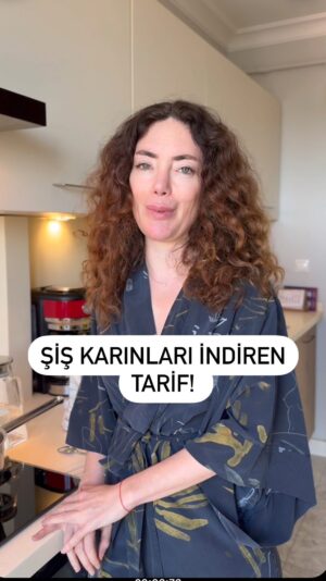 Akasya Asıltürkmen Instagram - Karnındaki şişliğin sebebi dolu bağırsakların olmasın? Haydi güzel bir bahar temizliği yapalım öyleyse. 
Formül basit yine;
Bir büyük su bardağı su
İki kayısı
İki çubuk tarçın
5-6 adet karanfil 
Bir tatlı kaşığı toz zencefil 

Kaynadıktan sonra 15 dk. dinlensin, süz ve iç. 

#bağırsaksağlığı #tarif #fityasam #sağlık #akasyatips