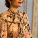 Akasya Asıltürkmen Instagram - ‘ Sarı Kız ‘ bir asırı geçen uzun bir süreden sonra sanat tarihimize sahip çıkan Musiki Eğitim Vakfı’ nın @musikiegitimvakfi sayesinde ülkemizde olmasına ve bu tarihi ana bir sanatçı olarak gönülden destekle eşlik etmekten , bu özel dinletiyi sunmaktan büyük mutluluk duydum . Baron ustanın eşsiz yapımı kemençeci Vasilaki’nin göz bebeği vaktiyle Sait Halim Paşa’nın da elinden geçen kemençemiz ‘Sarı Kız ‘ ile Sait Halim Paşa Yalısı’nda gerçekleşen pazar dinletisinden hepimiz çok keyif aldık . Musiki Eğitim Vakfı’na sonsuz sevgilerle tebrikler .