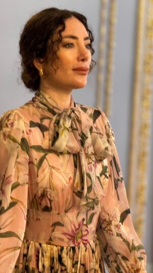 Akasya Asıltürkmen Instagram - ‘ Sarı Kız ‘ bir asırı geçen uzun bir süreden  sonra  sanat tarihimize sahip çıkan Musiki Eğitim Vakfı’ nın  @musikiegitimvakfi sayesinde ülkemizde olmasına ve 
bu tarihi ana bir sanatçı olarak gönülden destekle eşlik etmekten , bu özel  dinletiyi sunmaktan  büyük mutluluk duydum . 

Baron ustanın eşsiz yapımı kemençeci Vasilaki’nin göz bebeği
vaktiyle Sait Halim Paşa’nın da elinden geçen kemençemiz 
‘Sarı Kız ‘ ile Sait Halim Paşa Yalısı’nda gerçekleşen pazar dinletisinden hepimiz çok keyif aldık . 

Musiki Eğitim Vakfı’na sonsuz sevgilerle tebrikler .