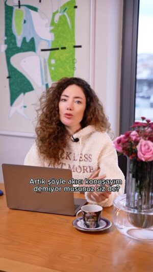 Akasya Asıltürkmen Instagram - 2024 senesinde “biliyorum ama konuşamıyorum” cümlesini tarihe gömelim mi hep birlikte? İngilizce öğrenmekten ötesini öneriyorum. İngilizce sosyalleşmek! @meet2talk.cafe bize online, kids ve cafe seçenekleriyle bu fırsatı sunuyor işte. Hem de yeni yıla zamlı değil indirimle merhaba diyoruz. Takipçilerim, sevgili dostlarım için 15 Ocak’a kadar geçerli 12 aylık Online üyeliklerde P indirim sözü aldım. 
Kodu da “akasya50” 🍎 Belki bir oturumda bir araya bile gelebiliriz. 😃

  #eğitim #onlineeğitim #english #reels #keşfet #reklam