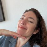 Akasya Asıltürkmen Instagram - Bakım takım işleri, hobileri dene önce, denemeden bilemezsin. Bingo parfümleri söyledim. Saç bakım için de @moussonlabtr dedim. dermobeyond.com ’dan en uygun fiyata alabilirsiniz. Çok marka geçti yani #reklam #tanıtım ve bilumum 🩵🩵🩵🤍😌