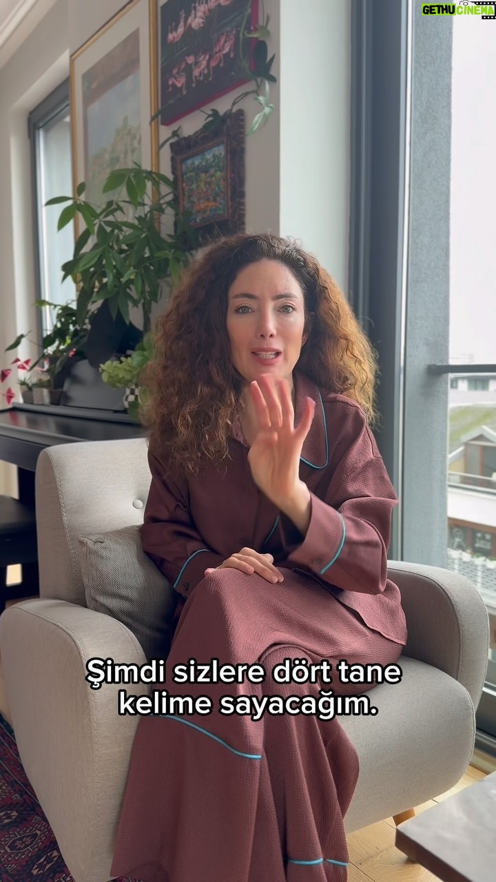 Akasya Asıltürkmen - 5.2K Likes - Şimdi kokoloji testinin yorumuna bakalım;
Köpek: Kendimizi anlatan bir metafordur ve onu anlattığınız kelime kendinize bakış açınızdır.
Kedi: Eşinizi, sevgilinizi veya sevdiğinizi anlatan bir metafordur ve ona karşı bakış açınızdır.
Sıçan: Sevmediğiniz kişileri anlatan bir metafordur ve onu anlattığınız kelime onlara karşı bakış açısı.
Deniz: Hayatınızı anlatan bir metafordur ve onu anlattığınız kelime hayata bakış açınızdır.
#kokoloji #psikoloji #davranışbilimleri #reels #keşfet
Kaynak: @psikolojivebilgi