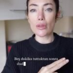 Akasya Asıltürkmen Instagram - 🥥🥥🥥 Hindistan cevizi yağı dudaklarınızı nemlendirirken ve beslerken, tarçın kan dolaşımını artıracak, ölü deriyi temizleyecek ve dudaklarınızı daha dolgun yapacak. 💋💋💋 Bir çay kaşığı Hindistan cevizi yağı ve iki-üç çay kaşığı tarçını karıştırıp uygulayabilirsiniz. Minik bir kutuya koyun bir 2-3 gün içerisinde kullanın taze taze. #dudakbakımı #reels #güzellik #akasyatips