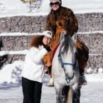 Akasya Asıltürkmen Instagram - Birbirine karışan duygular yaşıyorum buralarda. Büyük bir ailenin parçası olduğumu biliyordum ama bu kadarını idrak etmemiştim. Türk toplulukları yaşadıkları onca şeye rağmen çok büyük çok çok yüce. İmkanı olan gelip buraları görsün. Avrupa, Amerika görmekten çok daha özel, emin olun. Ve zaten çok derin bağlarımız çok daha fazla güçlenecek. Akasya demişti dersiniz. Türkler dünyaya yeni bir hayat getirecek ve bunu birleşerek yapacaklar. Bizi ayıramayacakları kadar kudretliyiz. Kazakistan’da tanıdığım ve çok sevdiğim gezgin arkadaşlarım @bilgicberkoo @nidanerede @seymayolda ve @onurcancamm ‘dan daha çok geziyle ilgili bilgi alabilirsiniz. Ben de kazak mutfağını @gastrofillcom için yazacağım. Sıcakkanlı insanları, muazzam dağları, efsane yemekleri ve kültürüyle can kardeş #kazakistan görülmeye değer! @almaty_tourismbureau @visitalmatykz @shymbulakmountainresort @medeu_official @tayniy.sovetnik @aldinger_photo 📸📸📸📸 #kazakhstan #kazakhstan #kazakhstan # worldtour #worldtour #travel #traveller # travellerwomen #travellerwomen # travellergirl #travellers #itraveltheworld # travelingtheworld #withtravellers #wolf # great #nationality #turkey #turkish #turkistan #centralasia #asia #centralasianturks #turkistan #myturkey #travellerlives #kazakhstanturkey