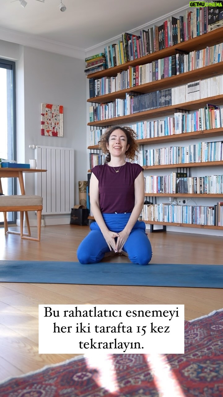 Akasya Asıltürkmen Instagram - En çok stresi çeken bölge sırt, boyun, omuzlar. Bu bölgelerin rahatlaması sizi ruhsal olarak da iyi hissettirecek. Aklınıza geldikçe bu pratik esnemeyi yapabilirsiniz. #sırtağrısı #omuzağrısı #fitness #motivasyon #mentalwellness #akasyatips #sunday #pazargünü