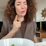 Akasya Asıltürkmen Instagram - Yeme alışkanlıkları, 1 Mayıs, ev arama işleri, bakım takım, estetik operasyona girmeden imzalatılan belgeler, mahallemiz esmer ve şu an aklıma gelmeyen birçok şey konuştuk. 🦹🏻‍♀️🌺🦈🥹😂😂😂