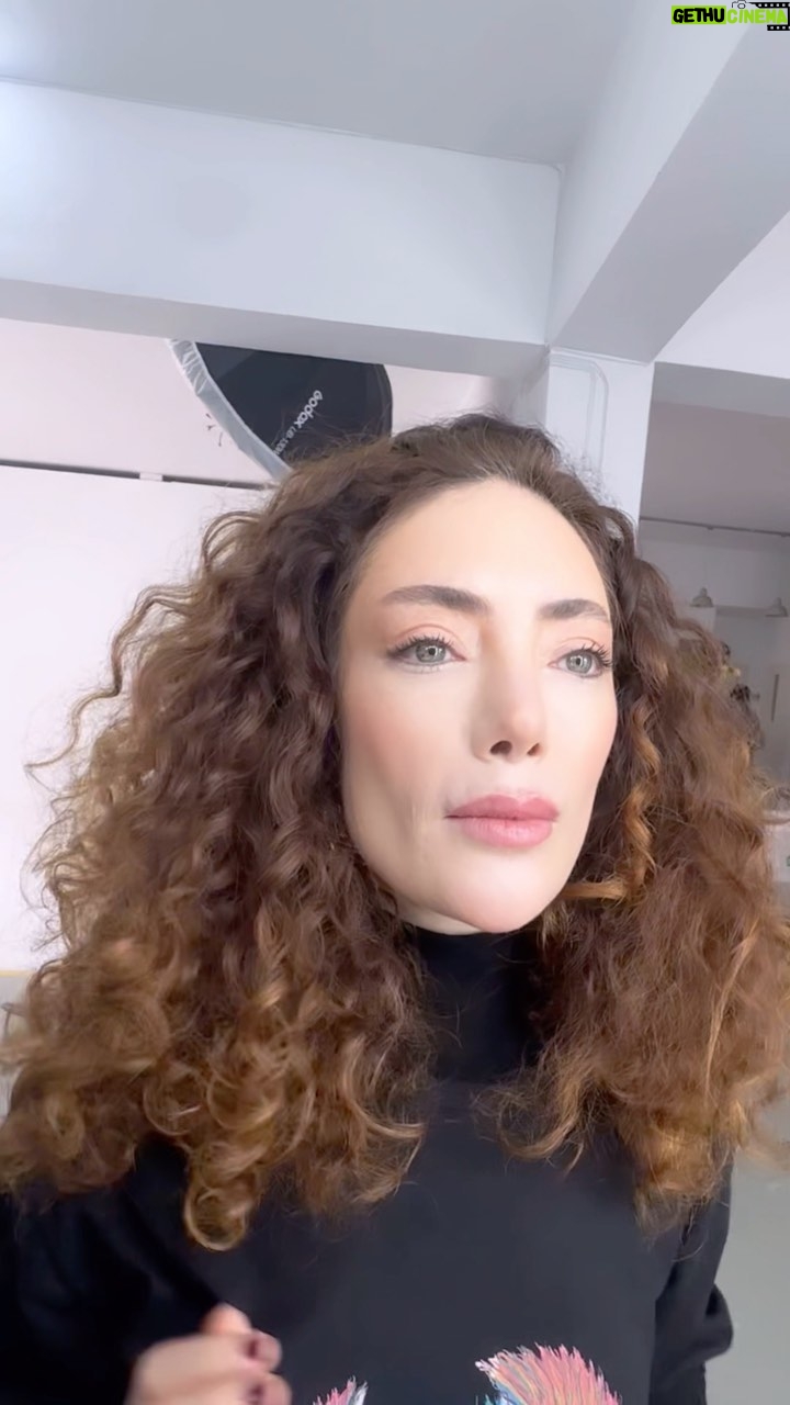 Akasya Asıltürkmen Instagram - Harika biriyle tanıştım ve çalıştım! 🫶 Enerjisi sohbeti içtenliğiyle en sevdiklerimiz arasında yerini aldı! ✨ @akasyasilturkmen