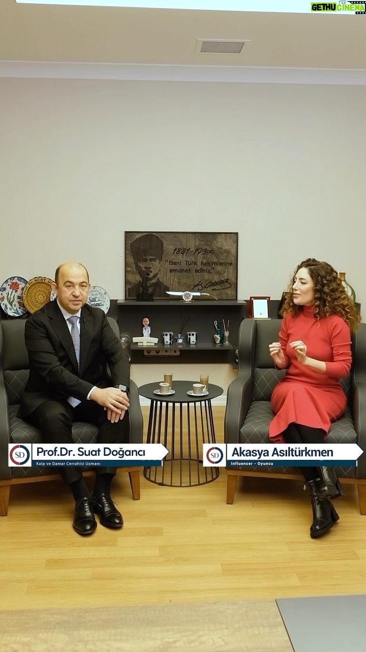 Akasya Asıltürkmen Instagram - Kadın ve Damar Sağlığı etkinliğimizde bir araya geldiğimiz sevgili @akasyasilturkmen ile kadınlarda yaygın bir şekilde görülen “varis” üzerine keyifli bir sohbet gerçekleştirdik. Görüntüsü itibariyle kadınların rahatsızlık duyduğu varis; estetikten öte, bir damar sağlığı sorunudur. Özellikle günümüzün gelişen tıp teknolojileri ile varis tedavisi, alanında uzman hekimlerce kolaylıkla yapılabilmektedir. We had a pleasant conversation with our dear @akasyasilturkmen, whom we met at our Women and Vascular Health event, about “varicose veins”, which are commonly seen in women. Varicose veins make women uncomfortable due to their appearance; More than aesthetics, it is a vascular health problem. Especially with today’s developing medical technologies, varicose vein treatment can be easily performed by physicians who are experts in their field. #SuatDoğancı #Varis #VenözYetmezlik #DVT #DerinVenTrombozu #ToplarDamarCerrahisi #Pelvikağrı #VarisTedavisi #DerinVenTrombozu #DVT #Lipödem #Lenfödem #DamarCerrahisi #LazerVarisTedavisi #Vasküler #Endovascular #DamarHastalıkları #ProfDrSuatDoğancı #DrSuatDoğacı #SuatDoganci #MayThurner #MayThurnerSendromu #KadınveDamarSağlığı #KadınlarınGizliHastalığı