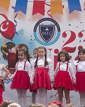 Akasya Asıltürkmen Instagram - En güzel bayram bu bayram! 🇹🇷🇹🇷🇹🇷#23nisanulusalegemenlikveçocukbayramı 
 @bumedmec 

#tanıtım #ortaklık #eğitim #okul #boğaziçi #bumedmeckosuyolu