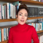 Akasya Asıltürkmen Instagram - Bazen on parmak daktilo yazabilecekmişim gibi geliyor ama hiç de öyle değil tabii. Telefon klavyesini nasıl kullanıyorsunuz? Hadi hiç düşünmeden ve ekrana bakmadan adınızı ve hatta soyadınızı yazın, görelim! 🍎🍎🍎☺️ #dikkatgeliştirme #kişiselgelişim #akıloyunları #reels #keş