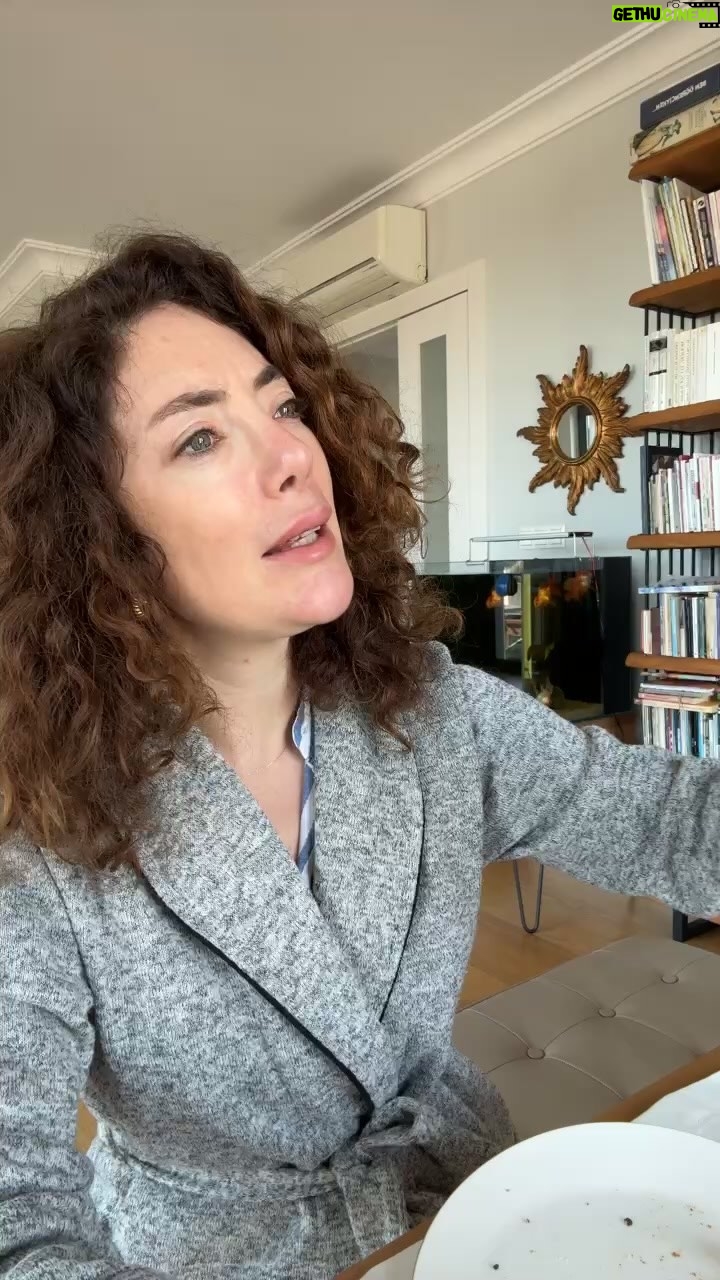 Akasya Asıltürkmen Instagram - Kiloluk kitap satışımız mevcuttur😅😂😂😂