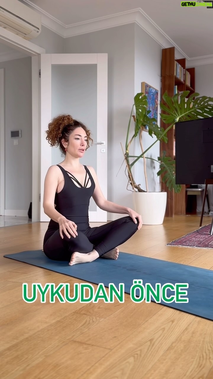 Akasya Asıltürkmen - 1.5K Likes - 🙆🏻♀️🙆🏻♀️🙆🏻♀️Esneme hareketleri, kasları gevşeterek vücudu rahatlatır ve uyumadan önce stresi azaltabilir. Aynı zamanda kan dolaşımını artırarak uyku kalitesini destekleyebilir. Ne tür esneme hareketleri peki?
🐻❄️🐻❄️🐻❄️Boyun esneme hareketleri, boyun kaslarını rahatlatarak gerginliği azaltabilir. Bacakları esnetmek ise kasları gevşetir, kan dolaşımını artırarak uykuya geçişi kolaylaştırabilir.
👍🏻👍🏻👍🏻Kedi ve inek gibi yoga esneme hareketleri, sırtı esnetir ve genel vücut esnekliğini artırabilir. Bu hareketler, uyumadan önce vücudu hazırlayarak daha rahat bir uyku sağlayabilir.
#akasyatips #uyku #reels