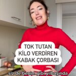 Akasya Asıltürkmen Instagram - Kabak çorbası tarifi ➢ 2 adet kabak ➢ 2 soğan ➢ 2 domates ➢ 2 yemek kaşığı bulgur ➢ 1 demet nane ➢ 1 demet maydanoz ➢ 1 demet dereotu ➢ Kuru nane ➢ Pulbiber ➢ Kimyon ➢ Sarımsak ➢ Az tuz ➢ 5-6 bardak su NOT: Tüm malzemeler doğranacak.kaynar suya atılacak blenderdan geçirilecek. Tarif için @eatcleanturkey ’e çok teşekkür! #diyet #zayıflıyorum #fit #reels #keşfet #çorbatarifleri