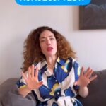 Akasya Asıltürkmen Instagram - 1. “Eyvah bu şaka olmalı! Yani şimdi yarına kadar bekleyecek miyim? Ne giyeceğim peki?” Stres seviyesi: 80. Hayatınızda yanlış gidebilecek tüm küçük detayların sizi etkilemesine izin veriyorsunuz ve şimdi stres seviyeniz öyle bir noktaya ulaşmış ki en küçük şey bile gününüzü zehir etmeye yetiyor. Biraz durup gevşemenin zamanıdır, yoksa sağlığınız etkilenecek. 2. “Biraz daha bekleyip havaya bakalım belki düzelir.” Stres seviyesi: 50. Hayatınızdaki stres sizi fazla etkilemiyor ve işler planlandığı gibi gitmediğinde olaya iyi bir açıdan bakabiliyorsunuz. Sorunlar ortaya çıktığında onları çözmeye devam edin, durumunuz oldukça iyi. Unutmayın her stres kötü değildir. Hayatınızdaki stresin sizi motive etmesini sağlayın. 3. “E güzel demek ki bugün çamaşır yıkamayacağım.” Stres seviyesi: Neredeyse sıfır. Küçük sorunların sizi etkilemesine izin vermiyorsunuz. Bu hayatı kolaya alan felsefenizin haklı olduğu bir şey var: Hayıflanarak yağmurun yağmasını engelleyemezsiniz. 4. “Yağmur yağsa da yağmasa da bu çamaşırları yıkayacağım.” Stres seviyesi: Neredeyse 100. Hayatınızda o kadar çok stres var ki gerçeği inkar ediyor ve olanaksızı elde etmeye çabalıyorsunuz. Ve başaramadığınızda daha büyük sorunlarla ve daha çok stresle karşı karşıya kalıyorsunuz. Biraz rahatlamak için zaman ayırsanız ve düşünseniz o zaman boşa harcadığınız çabayı göreceksiniz. Azıcık yavaşlayın ve işleri biraz kolay yanından alın. Aynı çorabı bir gün daha giymek sizi öldürmez.