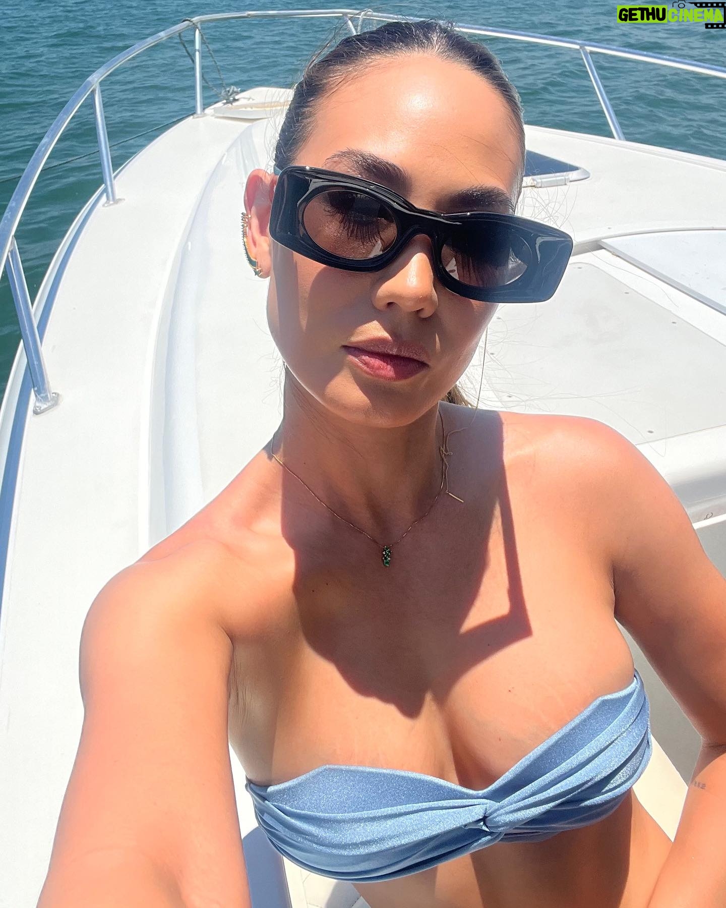 Akemi Nakamura - 2K Likes - Catch me by the sea! 🌊🛥️⚓️
