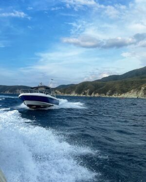 Akemi Nakamura Instagram - Catch me by the sea! 🌊🛥️⚓️