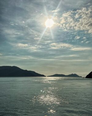 Akemi Nakamura Instagram - Catch me by the sea! 🌊🛥️⚓️