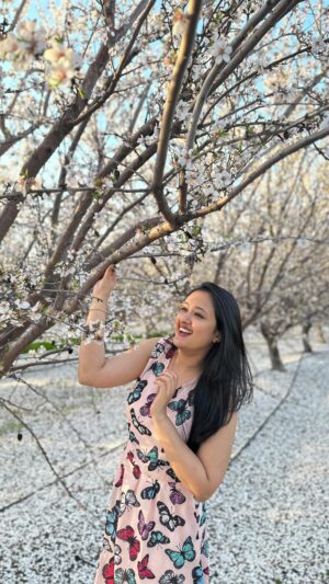 Akhila Pajimannu Instagram - Live life in full bloom❤️Almond blossom ❤️

VC : @15_amrutha 😍
 
#akhilapajimannu #singer #america #kannada #instagood #instagram #instadaily #instalike #blossom #almond #flowers #flowerstagram #reels #reelitfeelit #instafashion #insta #butterfly #dress