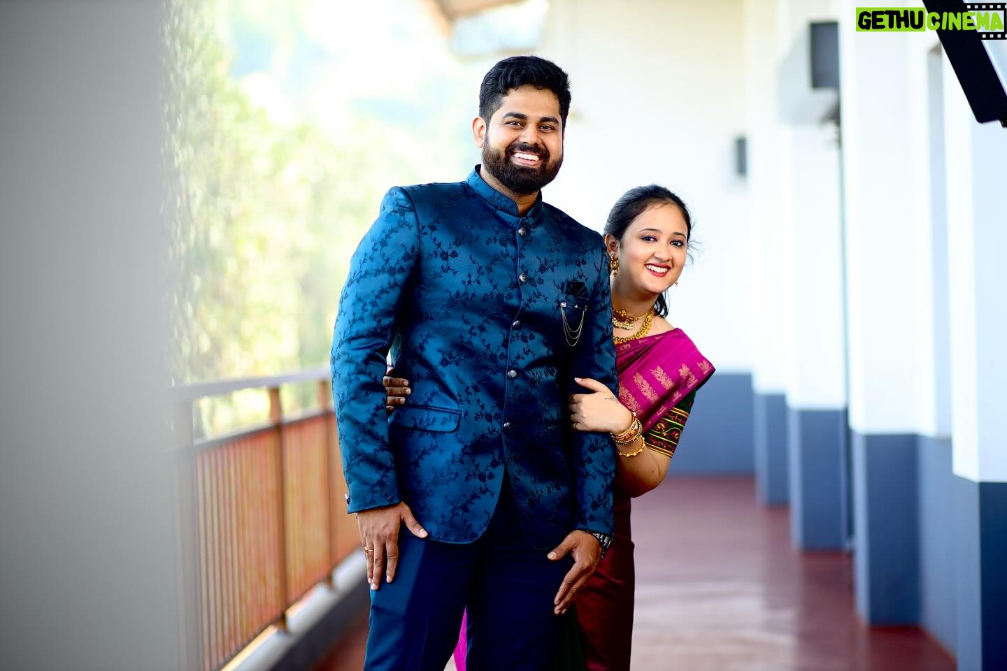 Akhila Pajimannu - 6K Likes - Together is a wonderful place to be❤️ @trdhananjai_sharma ❤️
PC : @karopady_akshay_nayak
#akhilapajimannuofficial #singer #couplegoals #couples #couplephotography #instagram #instagood #instadaily #photography #traditional #indian #wedding #familytime #family #instafashion #ootd #instalike #instamood #instapic #post