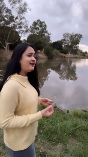 Akhila Pajimannu Instagram - It was a pleasant evening today and this song somehow came to my mind❤️

#akhilapajimannu #singer #instagood #instadaily #reelitfeelit #reelkarofeelkaro #instagram #song #kannada #nature #lake #instamood #instalike #calm #cool #love #instalove #reelsinstagram #reelvideo