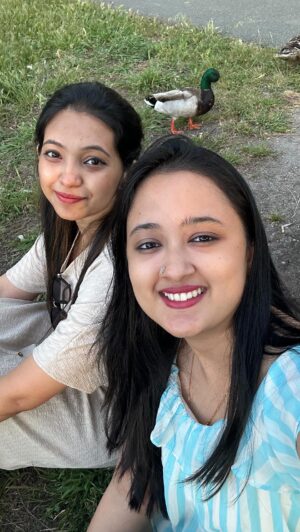 Akhila Pajimannu Instagram - Sunset is the opening music of the night✨
@sadhwini_koppa @akhilapajimannu 

VC : @trdhananjai_sharma 🙏

#instagram #singer #reels #kannada #drrajkumar #insta #instamood #instalike #reelsindia #usa #friendship #dairies