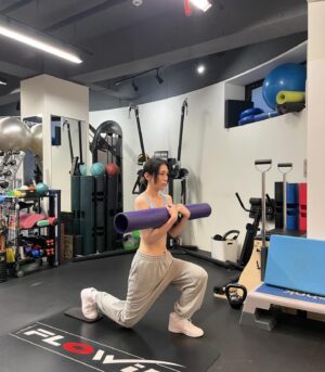 Akiko Hinagata Instagram - 必死に頑張ってます
#トレーニング
#余裕ない顔