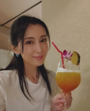 Akiko Hinagata Instagram - 砂浜バー
すっごい行ったなぁ
#砂浜バー
#リラックスタイム