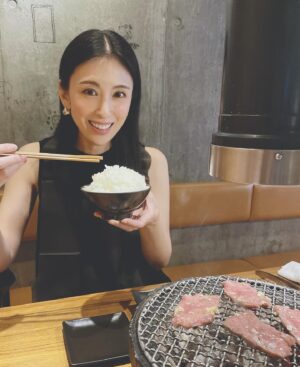 Akiko Hinagata Instagram - 美味しい焼き肉屋さんを見つけた
今日は良い日だ
#トレーニングして焼き肉