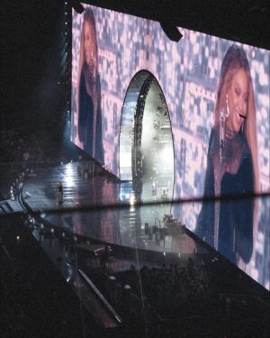 Akilah Hughes Instagram - ✨You wish I was your pound cake, boy you know I look good af ✨

Made our way to DC to see the Queen. The best live vocalist of our lifetime. The best performer PERIOD. Icon icon icon. @beyonce 👸🏾 Did she perform in the rain for a sold out arena? Yes. Did she pay to keep the metro open due to the delay? Yes ma’am. Did I levitate and transform like that Sailor Moon transformation? Yes. I’m different now. I lost my voice. If you get a chance to see her and you don’t, so embarrassing. The greatest to ever do it. 🖤🩶🖤