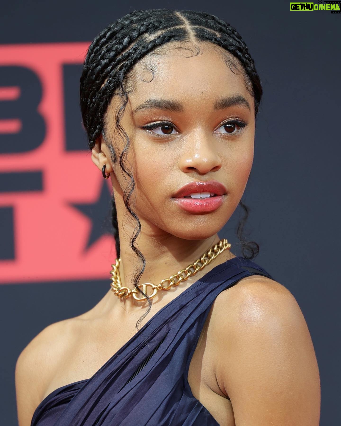 Akira Akbar - 85.6K Likes - first @bet awards 🫶🏽
@dior
styled by @thomaschristos
glam @tashareikobrown
hair @kittywedie