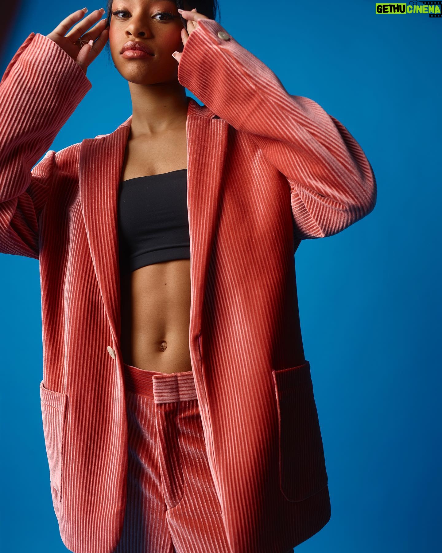 Akira Akbar Instagram - hope you’re happy ♥️ Publication: PIBE Magazine / @pibemagazine Photography: Meg Young / @meg_myfanwy nwy
Styling: Janelle Miller / @janellermiller at @aframe_agency Makeup: Mylah Morales / @mylahmorales at @sixkla using @yslbeauty Hair: kendria Spratt @kittywedie & Sabrina Porsche / @sabrina.porsche porsche at @maneaddicts Production & Casting: Jasmine Perrier / @jazzieperrier at @studio_jtp Stylist assistant: Jennifer Afalla / @jenihenry Interview: Jessie Pink / @21didsumforme