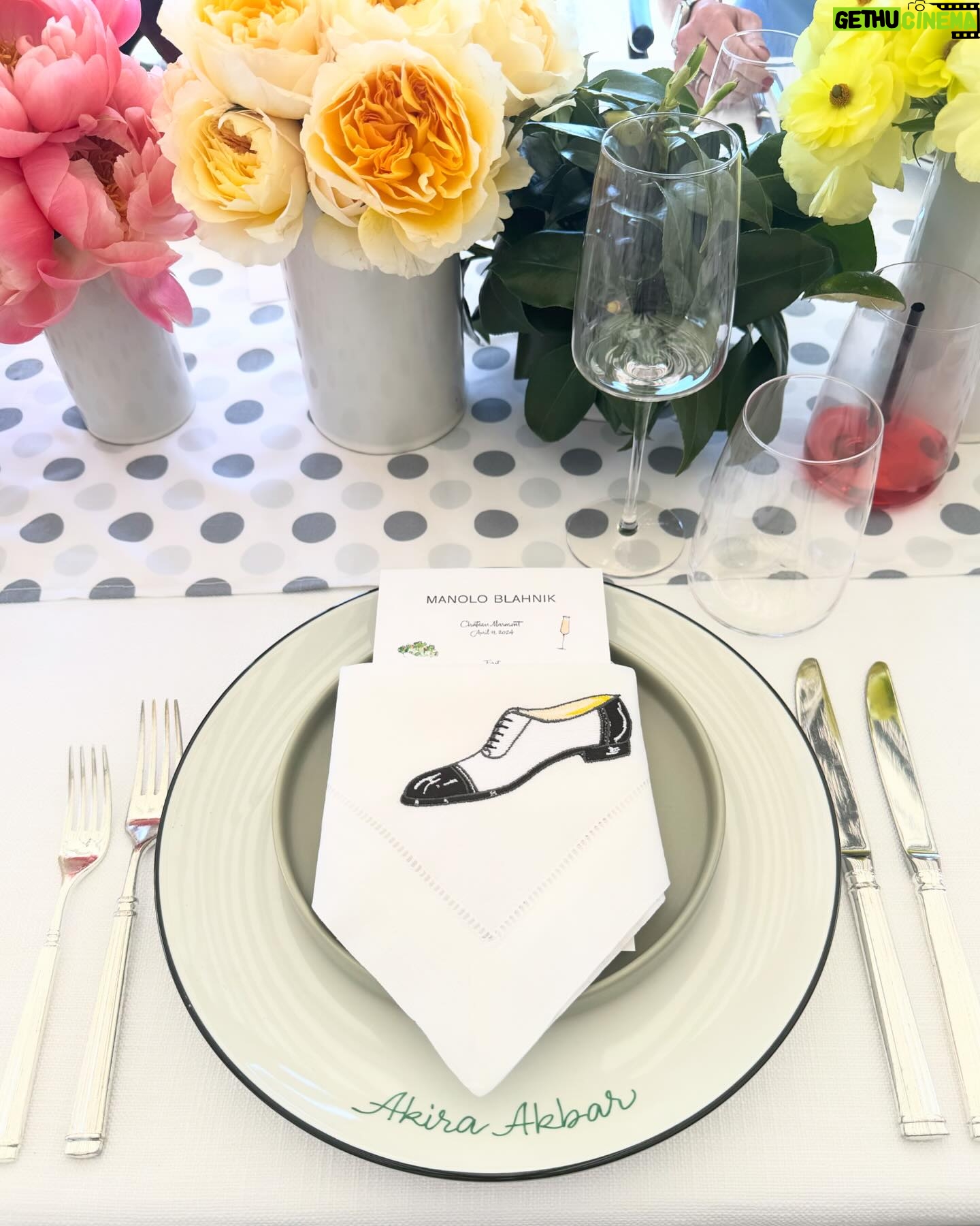 Akira Akbar Instagram - lunch w @manoloblahnik 🤎