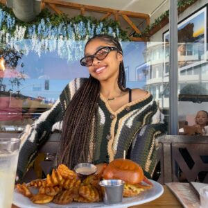 Akira Akbar Instagram - lil bday brunch 🤓