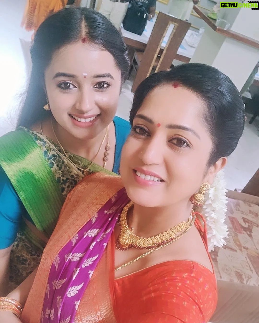 Akshaya Kandamuthan Instagram - With my FAVOURITEEEEEEEEEE MARUMAGA... πππππππππππππ @akshaya_kandamuthanoffi #motherinlaw #maamiyar #reelsviral #viral #viralvideos #viralreels #photography #photooftheday #photographer #instaphone #india #instafashion #instahair #instaphoto #friends #friends #friendship #fruits #keepgoing #keepsupporting #aahakalyanam #aahakalyanamπ #aahakalyanam #aahakalyanam #serial #shoot #shooting #goodtime #good