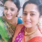 Akshaya Kandamuthan Instagram - With my FAVOURITEEEEEEEEEE MARUMAGA... 😆😆😆😆😁😁😁😁😁😃😃😃💕 @akshaya_kandamuthanoffi #motherinlaw #maamiyar #reelsviral #viral #viralvideos #viralreels #photography #photooftheday #photographer #instaphone #india #instafashion #instahair #instaphoto #friends #friends #friendship #fruits #keepgoing #keepsupporting #aahakalyanam #aahakalyanam😍 #aahakalyanam #aahakalyanam #serial #shoot #shooting #goodtime #good