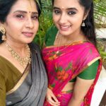 Akshaya Kandamuthan Instagram - With our cutie prince❤️❤️ #beautiful #vijaytvserial #vijaytvfamilyy #cute #tamilserial #tamilponnu #serial #loveyou #shooting