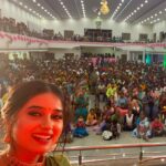 Akshaya Kandamuthan Instagram - Vijay tv ❤️Kanchipuram Navaratri kondattam Event ❤️🥰 .I am so happy to meet the lovely people of Kanchipuram . I am very grateful to Vijay tv for giving me this opportunity ❤️ @vijaytelevision