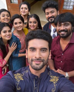 Akshaya Kandamuthan Instagram - ❤️🧿✨
.
@premjacob06 @shankaresh_kumar_official @akshaya_kandamuthanoffi @_vetri_vasanth_r @varshinisureshoffl @madhumitha_illayaraja @vj_dhanusek @vijaytelevision
.
#neenaankadhal #sirakadikkaaasai #aahakalyanam