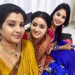 Akshaya Kandamuthan Instagram - வயது, உருவம், இடம், இன்னும் நிறைய வேறுபாடுகள் இருந்தாலும் உழைக்கும் இடம் இணைத்து வைக்கிறது❤️❤️😍😍😍 #picoftheday #smile #beautiful #follow #jaya #shooting #serial #vijaytvserial #ahakalyanamserial #loveyourself