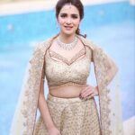 Akshitaa Agnihotri Instagram - Makeup and Hair: @ojasrajani Photography: @lsd.photography.official Muse: @akshitaa.agnihotri Outfit: @pawanandpranav Jewellery: @malkishjewels Venue: @jwsahar . . . . . #lsdphotography #akshitaaagnihotri #ojasrajani #ojasrajaniacademy #indianbride #makeup #hairstylist #televisionactress #actress #actorslife #model #beauty #beautiful #viralpost #picoftheday