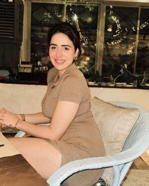 Akshitaa Agnihotri Instagram - Skin on glow ✨✨money on grow ✨💰
.
.
#glow #grow #money #thankyouangels