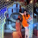 Akshitaa Agnihotri Instagram - Missing my laal peels mera yaara mera Neela @sumrinauae @djsketchdubai @montypanesarphotography 😍🥰 @dubai @visit.dubai @lovindubai #