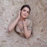 Akshitaa Agnihotri Instagram - Inner beauty shines brightest ✨️🫰🏻❤️ Photography: @lsd.photography.official Makeup and Hair: @ojasrajani Outfit: @pawanandpranav Jewellery: @malkishjewels . . . . . #lsdphotography #akshitaaagnihotri #ojasrajani #bride #sabhyasachi #indianbride #bridestory #makeup #photography #portrait #picoftheday #lehnga #stories