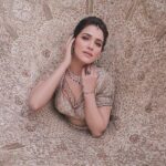 Akshitaa Agnihotri Instagram – Glamour is Shine and Confidence ✨💕🫠

Muah @ojasrajani 
Design by @pawanandpranav 
Jewellery @malkishjewels 
Clicked by @lsd.photography.official 
Location @jwsahar 

#akshitaaagnihotri #ojasrajani #ojasrajaniacademy #televisionactress #actress #actorslife #makeupmodel #makeupartist #viralpost #explore #explorepage #foryoupage