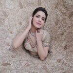 Akshitaa Agnihotri Instagram - Inner beauty shines brightest ✨️🫰🏻❤️ Photography: @lsd.photography.official Makeup and Hair: @ojasrajani Outfit: @pawanandpranav Jewellery: @malkishjewels . . . . . #lsdphotography #akshitaaagnihotri #ojasrajani #bride #sabhyasachi #indianbride #bridestory #makeup #photography #portrait #picoftheday #lehnga #stories