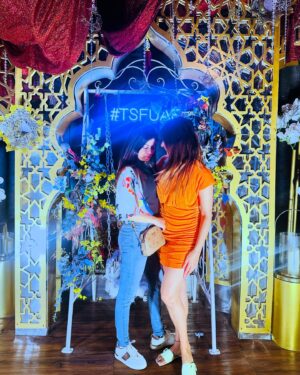 Akshitaa Agnihotri Instagram - Missing my laal peels mera yaara mera Neela @sumrinauae @djsketchdubai @montypanesarphotography 😍🥰

@dubai @visit.dubai @lovindubai 

#