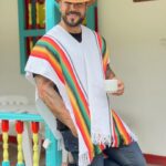 Alain Rocben Instagram - Que pensez vous de mon outfit, je passe pour un vrai colombien avec ou pas du tout 🧐😅 ? @hotelmomotuscocora ? #colombiano #colombiana #colombia🇨🇴 #sombreros #poncho #outfit