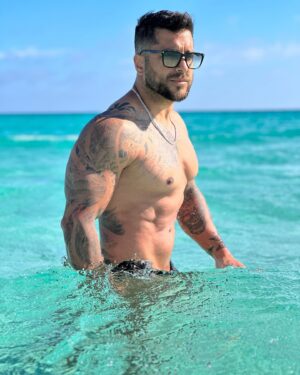 Alain Rocben Instagram - 🇪🇸Ya tienes planes para este verano cuéntame ?
🇫🇷Tu sais ou tu pars cet été ? #formentera #formenteralovers #formenteraisland #formenterabeach #formenterastyle #alainrocben
