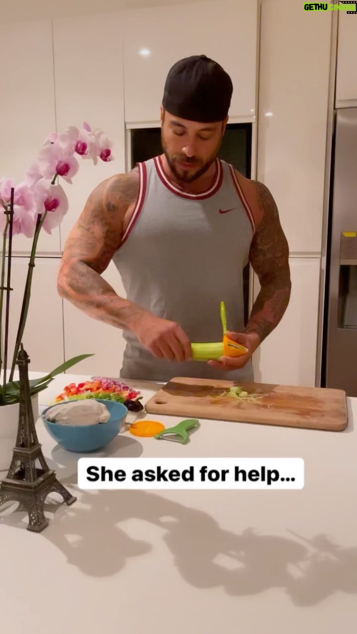 Alain Rocben Instagram - 🇫🇷 Quand la faim te transforme en genie🧞♂️(histoire vraie) 🇪🇸Cuando el hambre hace de ti un genio 🧞 (hechos reales) 🇧🇷 Quando a fome te torna um gênio 🧞♂️(história verdadeira) #cooking #cook #cookingathome #cookingvideo #cookingram #cookingclass #alainrocben